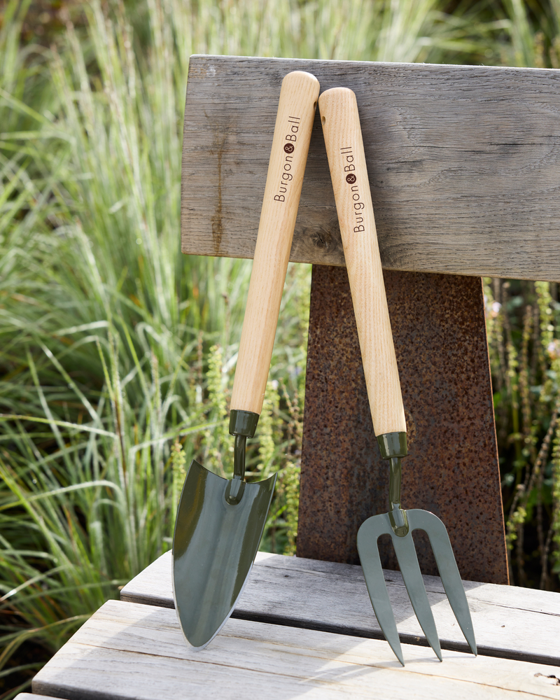 BoronGreen Mid Handled Trowel RHS FSC 100%