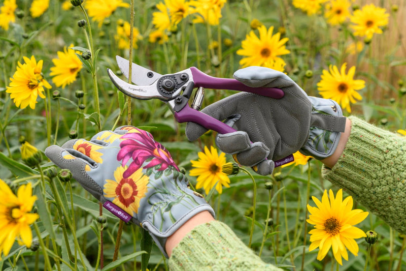 Asteraceae Gloves: women's gardening gloves with a botanical daisy print, cushioned palm, and gathered wrist | Gift Gloves | 5019360203902 5019360203902 | AllotMate Essentials