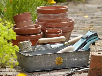 Burgon & Ball – Sophie Conran Galvanised Steel Garden Trug with Wooden Handle | Trug | GSC/TRUG | AllotMate Essentials